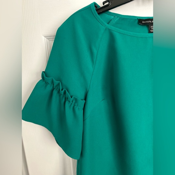 Banana Republic Green Short Sleeve Blouse - Picture 2 of 3